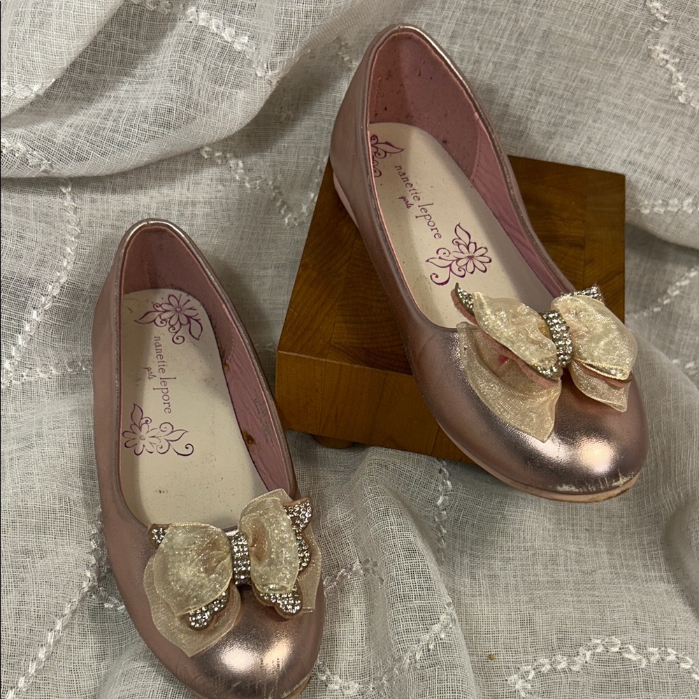 Nanette Lepore sparkly butterfly- bow flats stamped sz 2